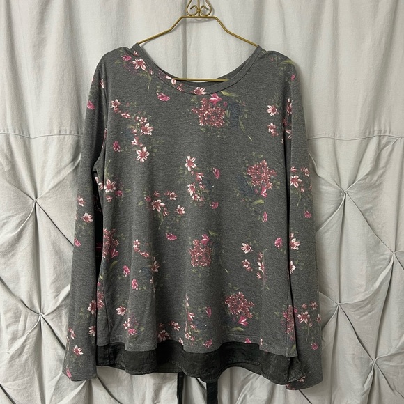 Floral Gray Women's Top - Picture 1 of 5